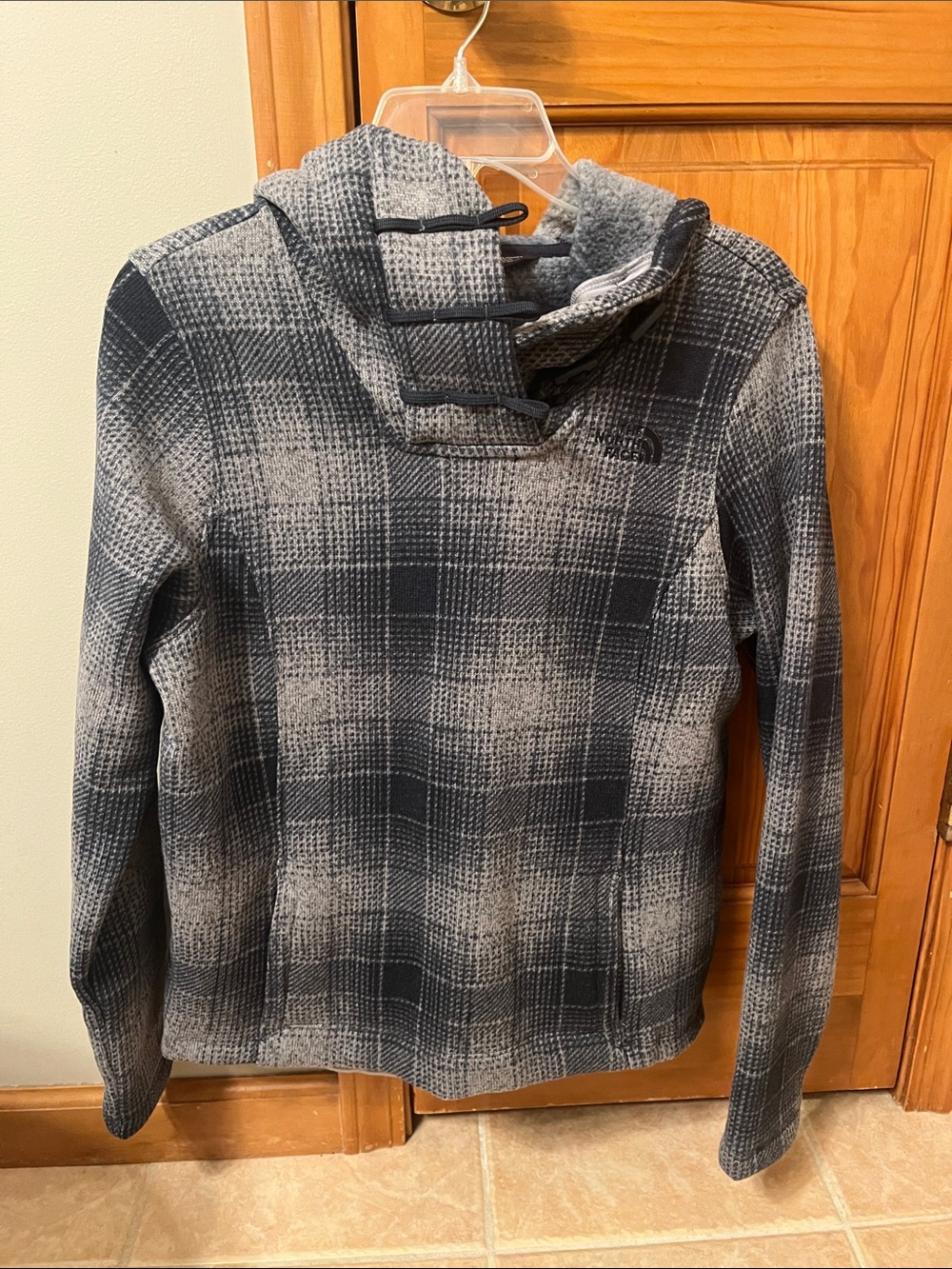 The North Face Women's Black and Gray Plaid Fleece Pullover Hoodie